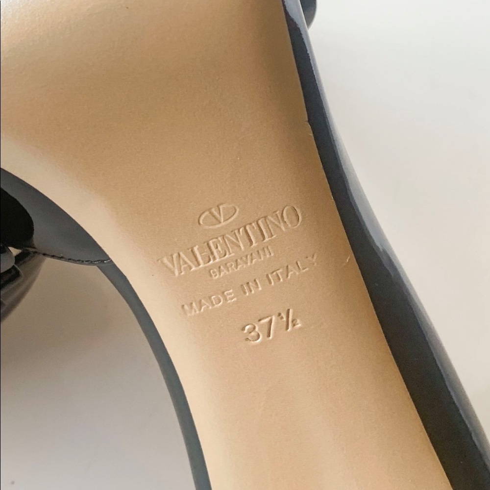 VALENTINO, Patent Leather Bow Accents D'Orsay Pumps - Picture 7 of 8